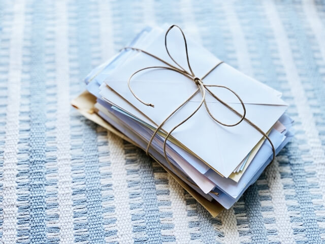 特殊紙の郵送｜湿気対策と注意点を解説