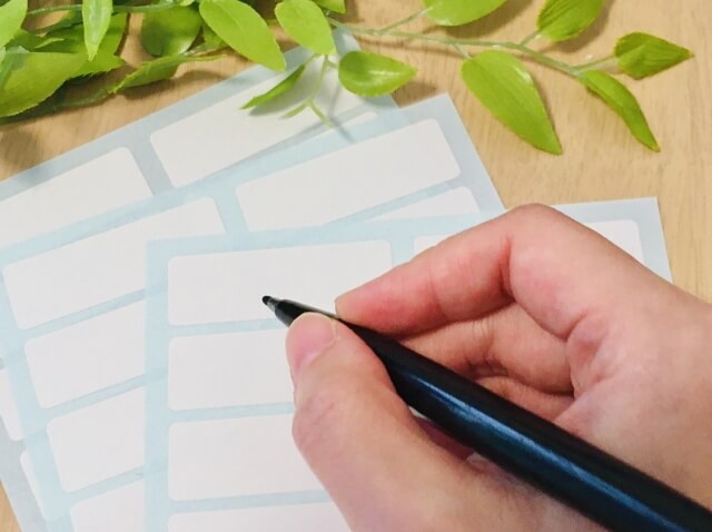 お好みの紙をシールにできる｜広がる紙の活用シーン